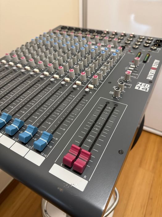 Пулт Allen & Heath Zed 12