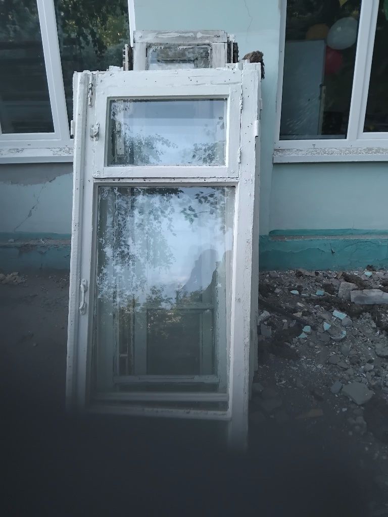 Продам оконные рамы. Можно сделать доставку.