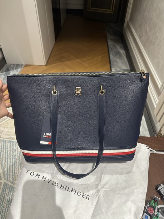 Сумка от Томми Хилфигер