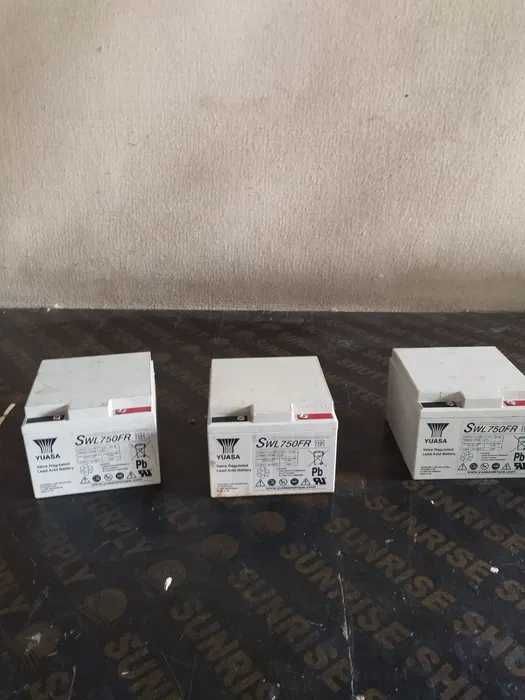 Тягови Акомулаторu Yuasa AGM количества гаранция 3 месеца 75 лв бройка