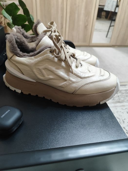 Зимние кроссовки на натуральном меху