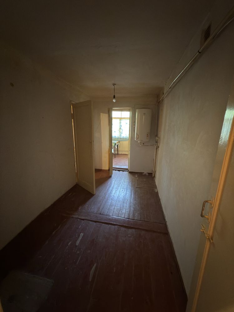 Chuqursoy 2/1/2 balkon 2/6 srochno sotiladi oldi orqa ogordi bor