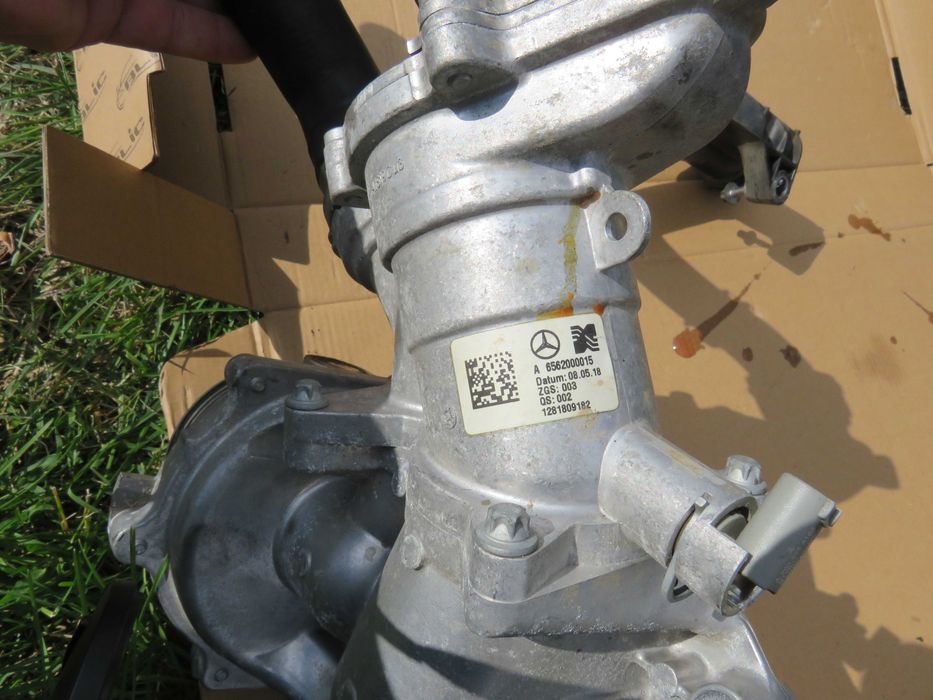 Водна помпа W222 W223 S400 S350 CDI 656