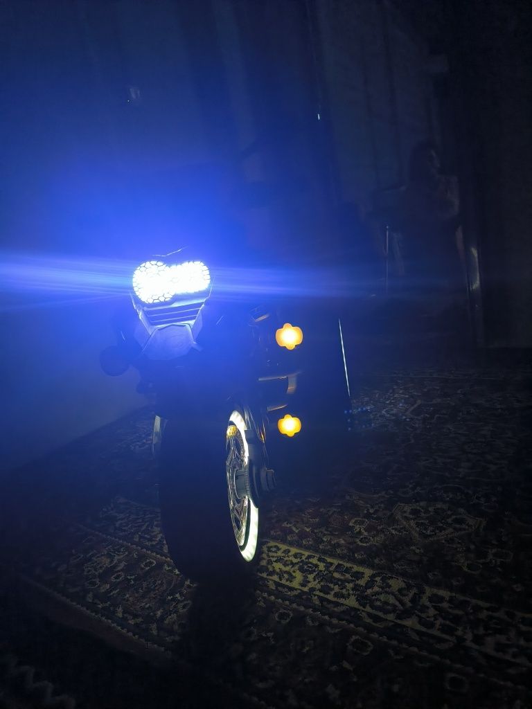 Motoskl elektronika srochni sotiladi