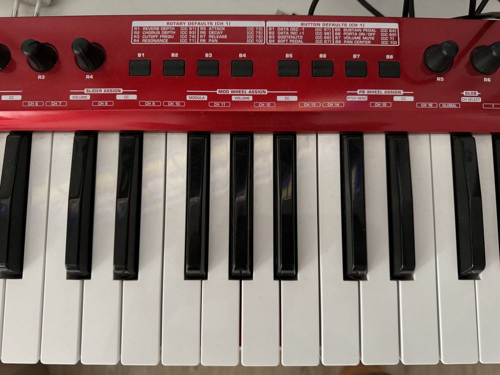 Claviatura MIDI studio Behringer UMX 490 si modul UCA 222