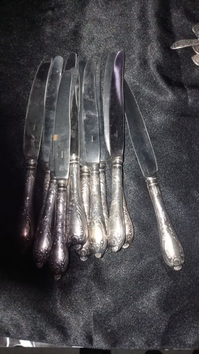 Vând set tacâmuri placate cu argint 12 persoane