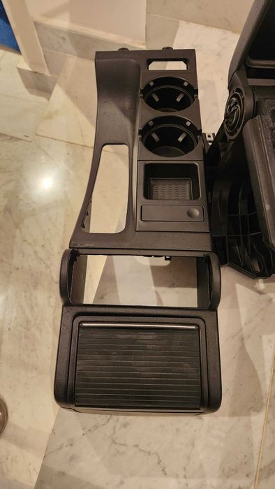 Consola centrala suport pahare cotiera BMW E46 sedan touring coupe