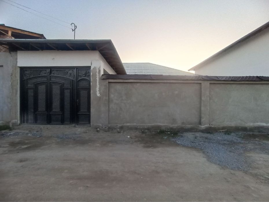 Ховли уй сотилади.