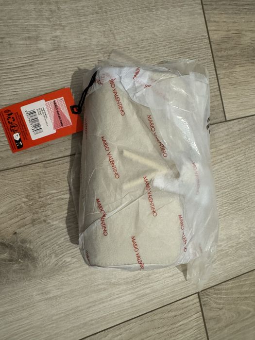 Poseta/Geanta de umar Mario Valentino, noua, bej, cu sigiliile pe ea!