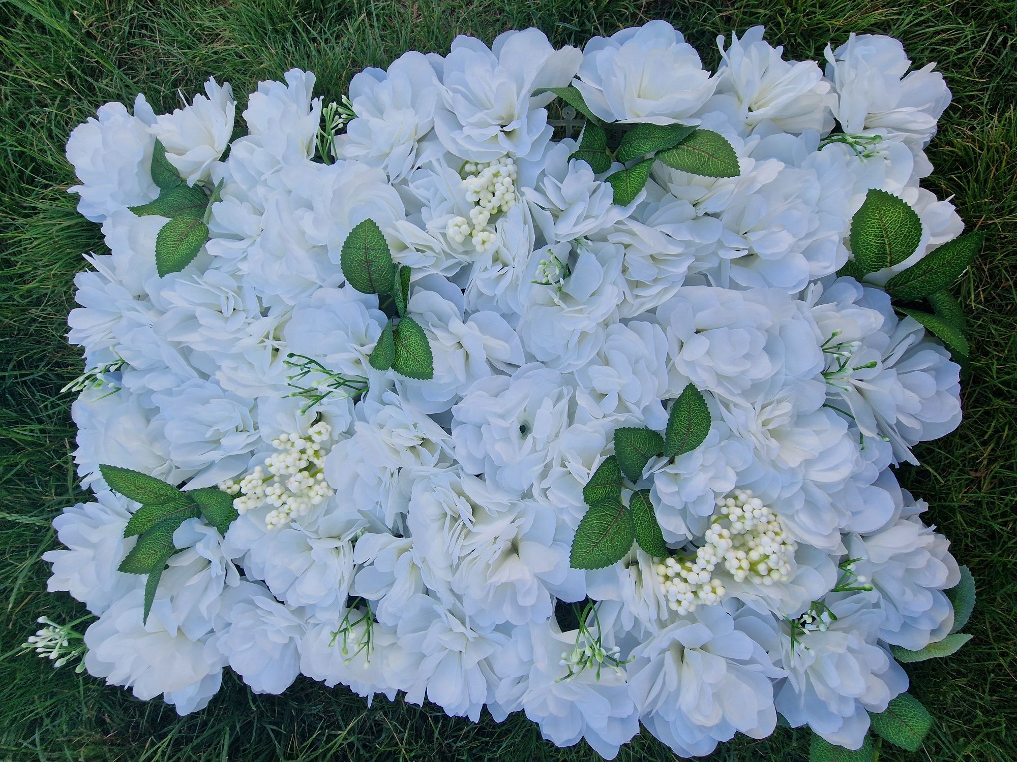 Panou flori artificiale alb trandafiri hortensie eucalipt decorativ