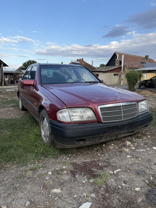 Vând/Dezmembrez Mercedes C200 diesel an 1993