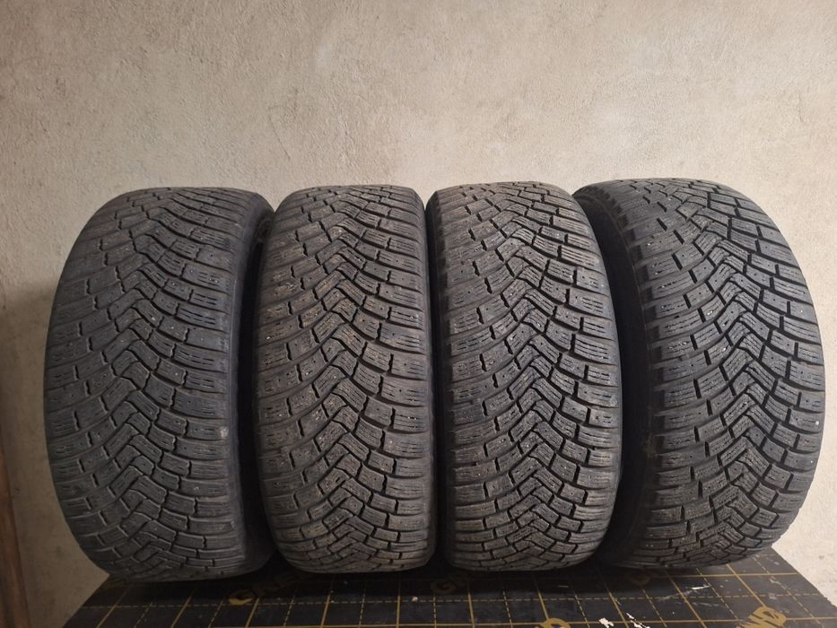 Зимни гуми Continental 215/45/17