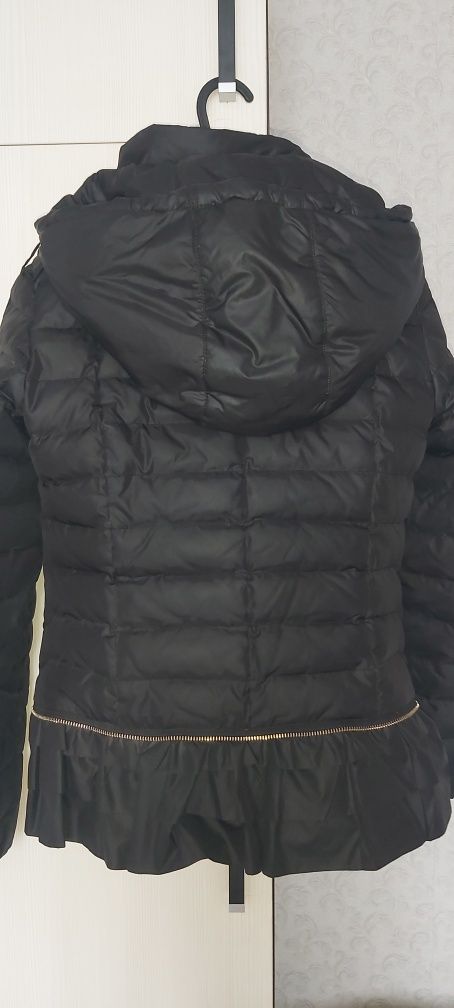 Продам куртку для девочек