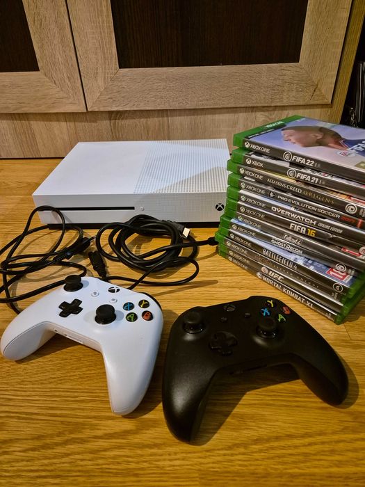 Xbox One S impecabil - 12 jocuri - 2 controllere