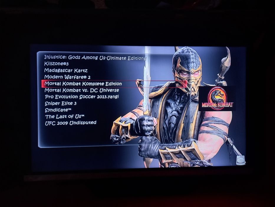 PS3 slim holati tiniq 2 ta djoystik 22 o'yinlari bor proshivfka bor.