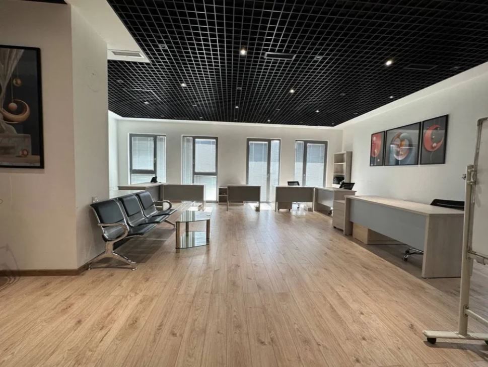 Аренда офиса на ТЦ, Next. Ул.Бобура. 300 м²