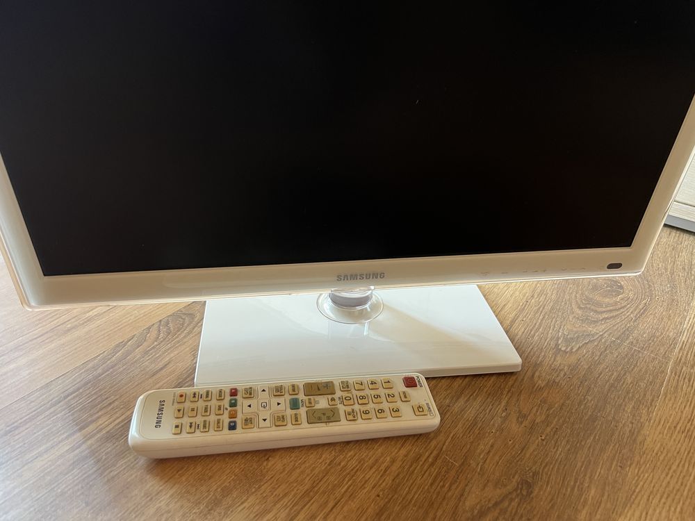 TV Телевизор Samsung Ultra Slim White 22inch