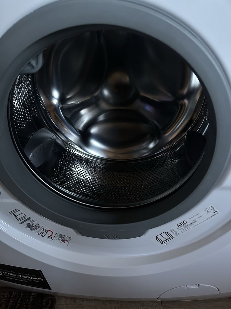 Продавам пералня AEG