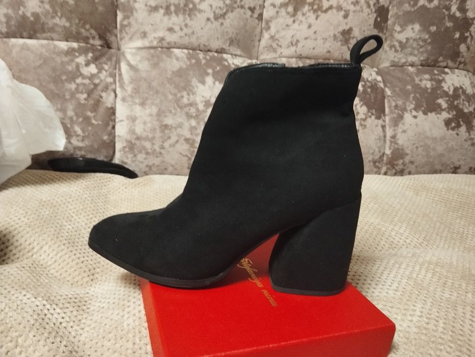 Батальоны и босоножки 39 размер