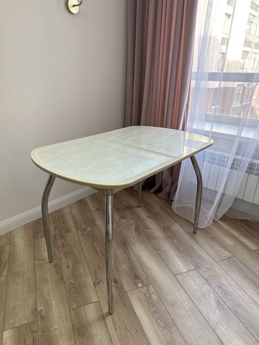 Продам кухонный стол