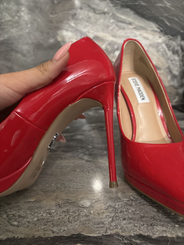 Червени токчета STEVE MADDEN НОВИ. чисто нови, неустоимо стилни!