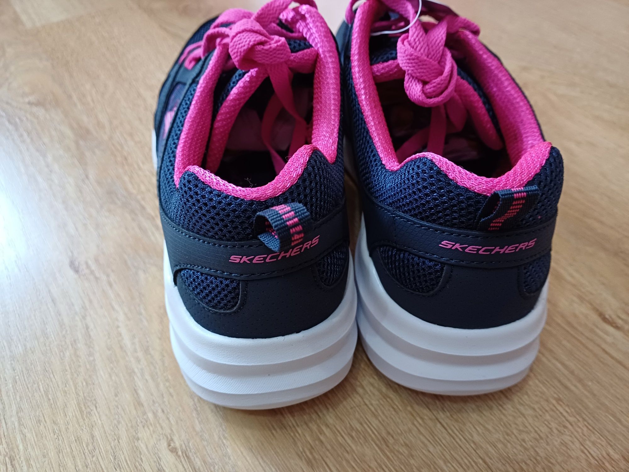 Платнени, спортни - стелка 25см и Skechers n.38