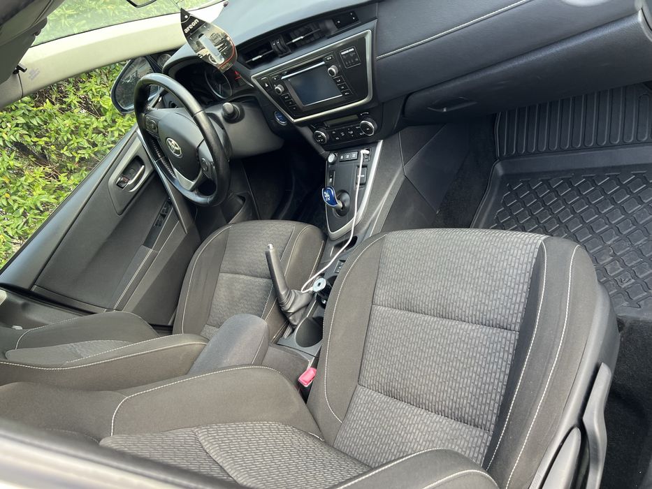 De vanzare Toyota Auris Touring Sport