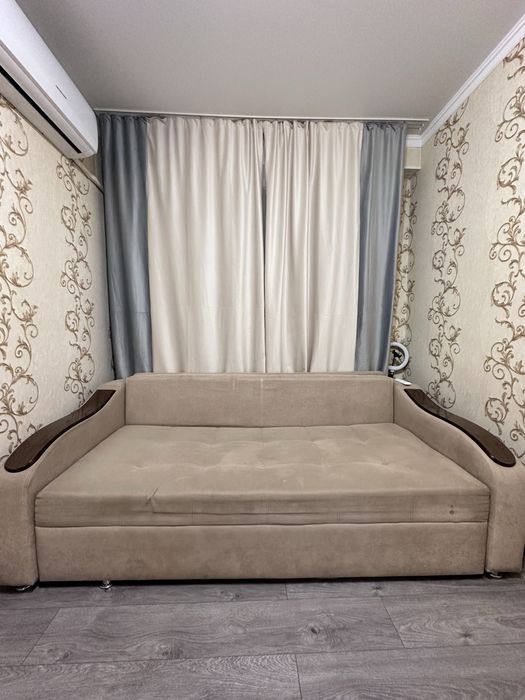 Продам Диван Б/У. Подойдет для спальни или зала