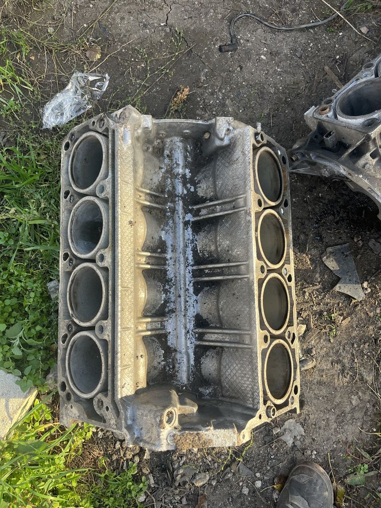 Блок V8 за маса