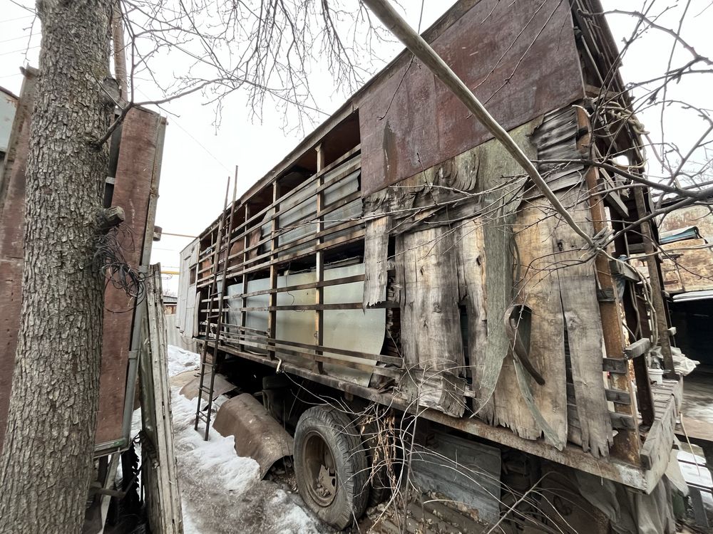 Прицеп пчеловодный, с комнатой 3х2,5м