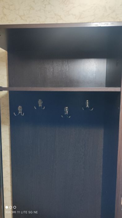 продам прихожую .