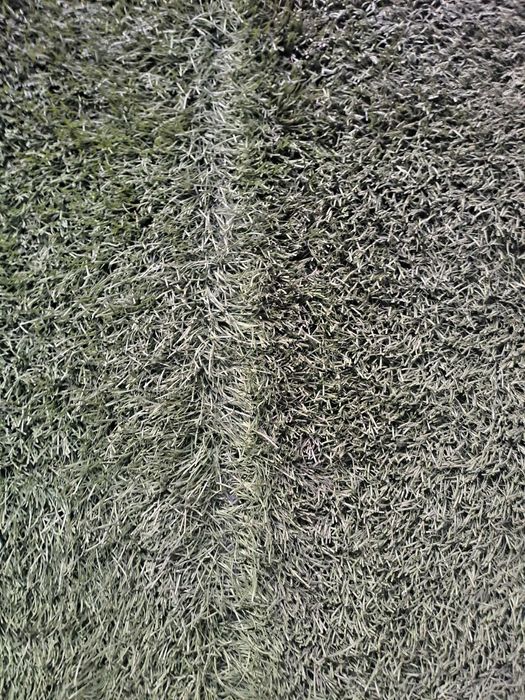 срочно продаю искуственный б/у Газон .в наличии 450м2