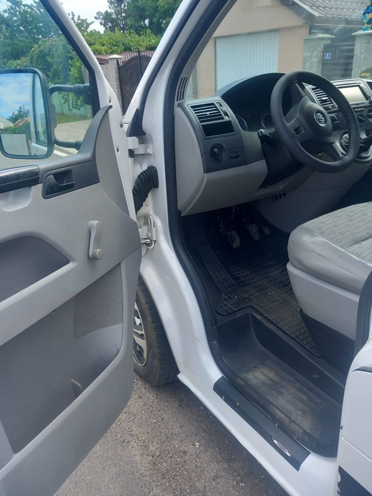 De vânzare VW T5 doka 6 locuri 2.0TDI Euro5 2011 Recent adus Germania