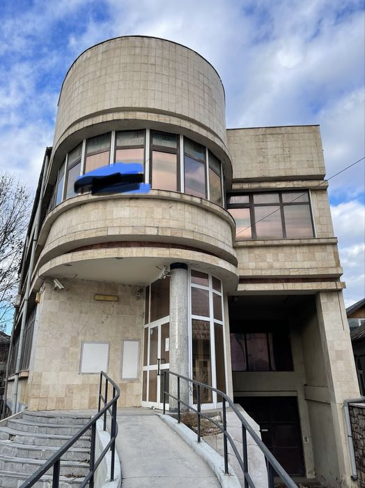 Vand spatiu comercial 1000 mp + teren