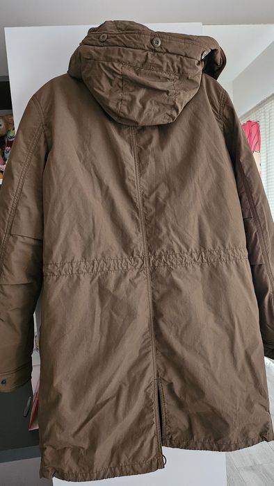 Parka barbati noua, fara eticheta, marimea L, dar se potriveste la M,