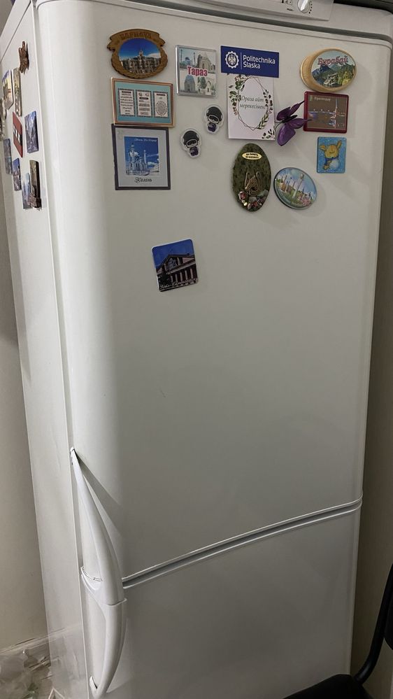 Продается холодильник Indesit