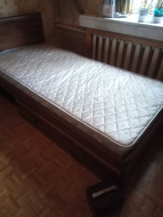 кровать одноместное продается почти новое