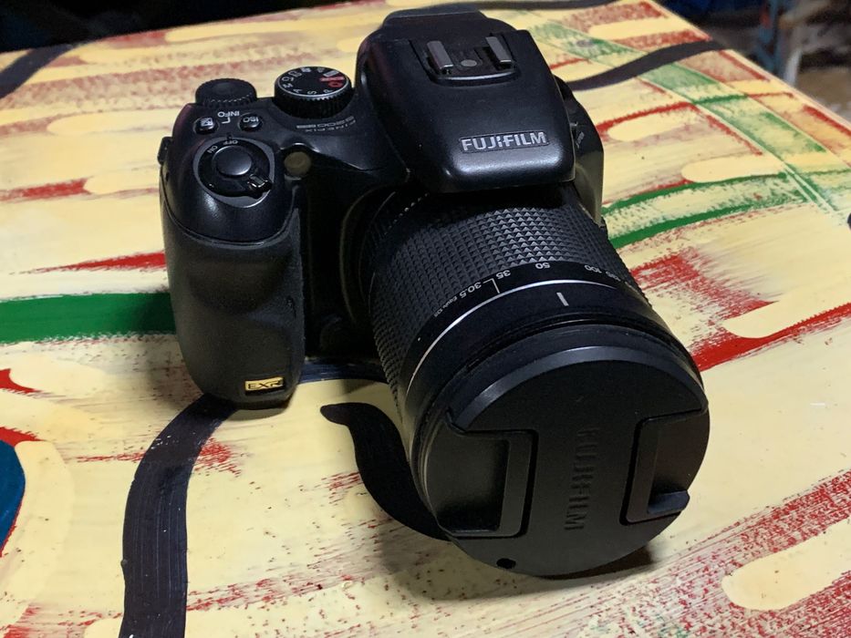 Fujifilm S200EXR 12 MP Мегапиксела 14.3 x Super Zoom Digital Camera