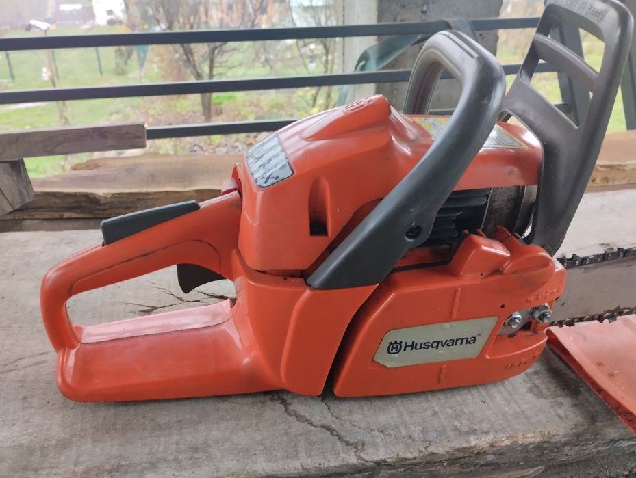 Husqvarna 236 puțin folosita