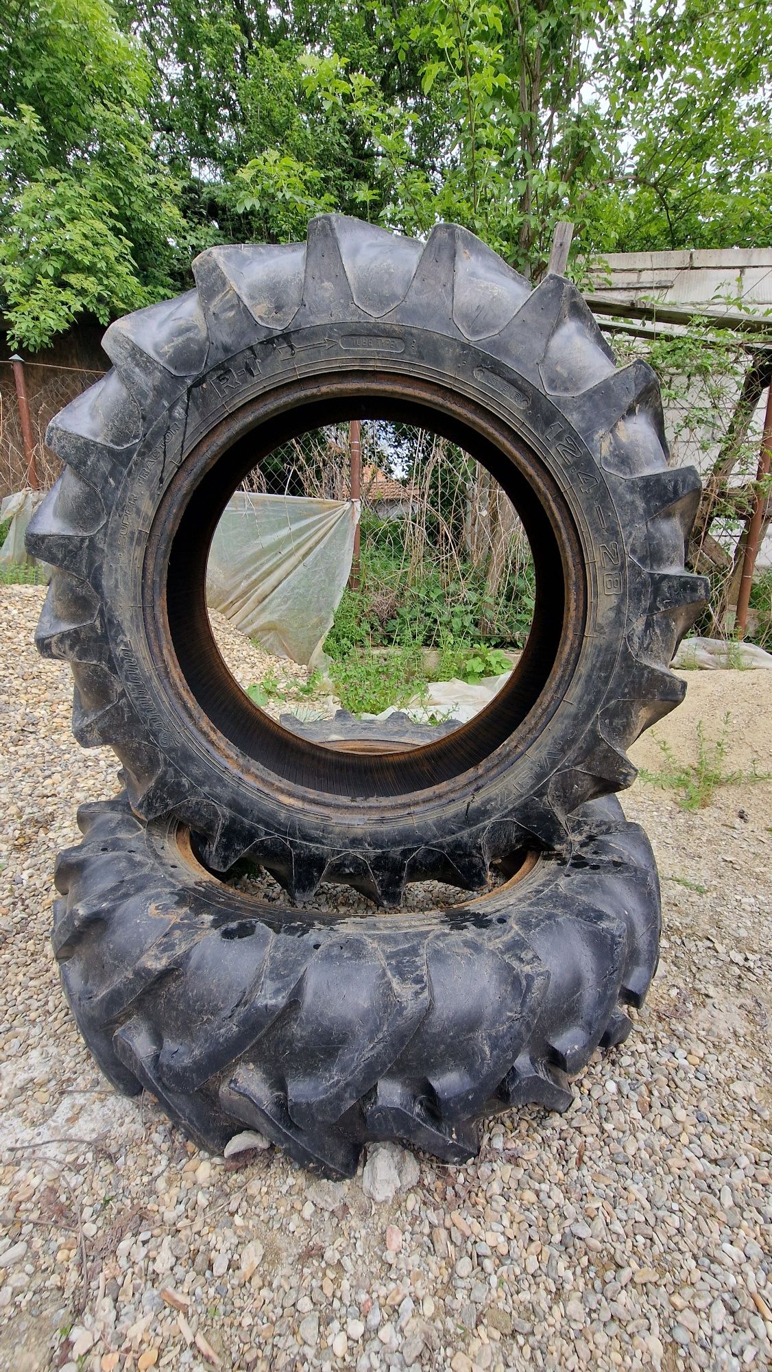 Vând cauciucuri de tractor