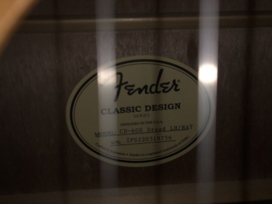 Chitara Fender pentru stangaci