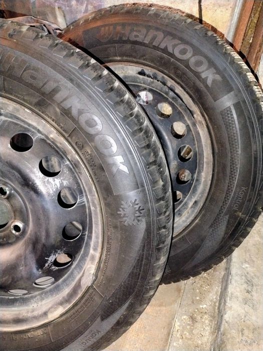 2 бр. зимни гуми Hankook Winter i*cept RS2 195/65 R15, 6 мм, DOT 3020