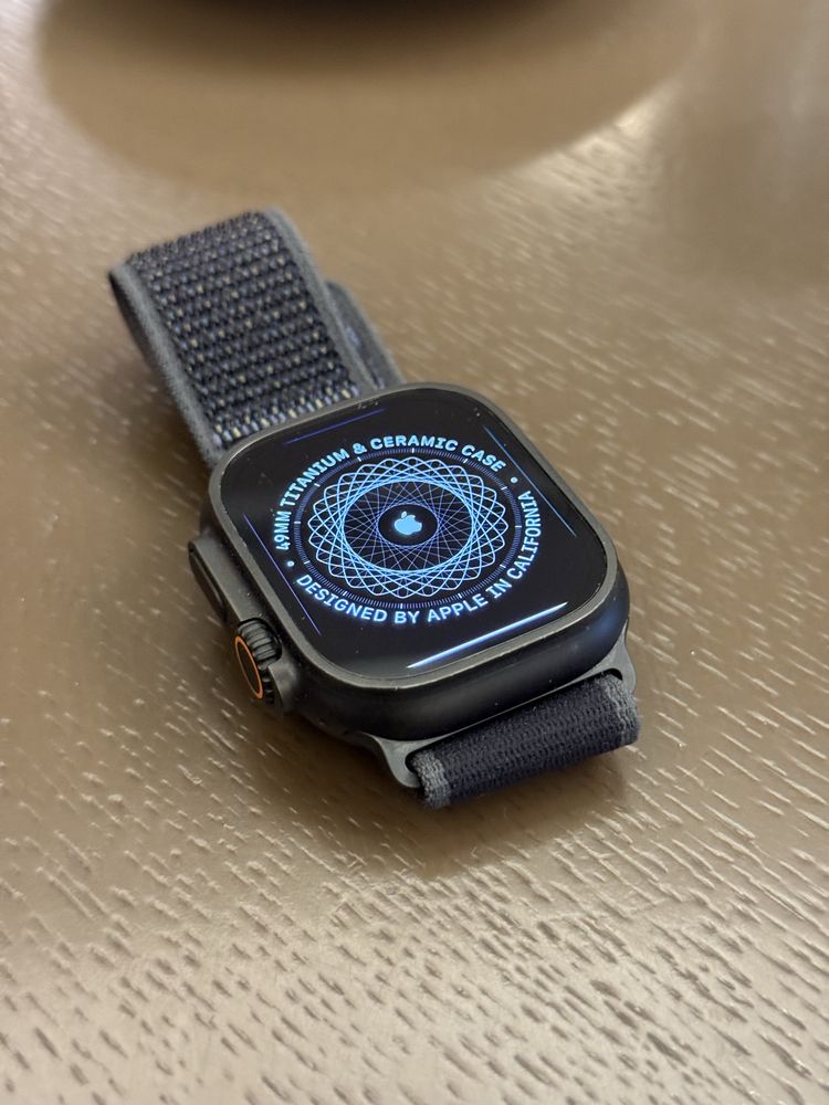 Apple Watch Ultra 2 Black Titanium в отличном состоянии