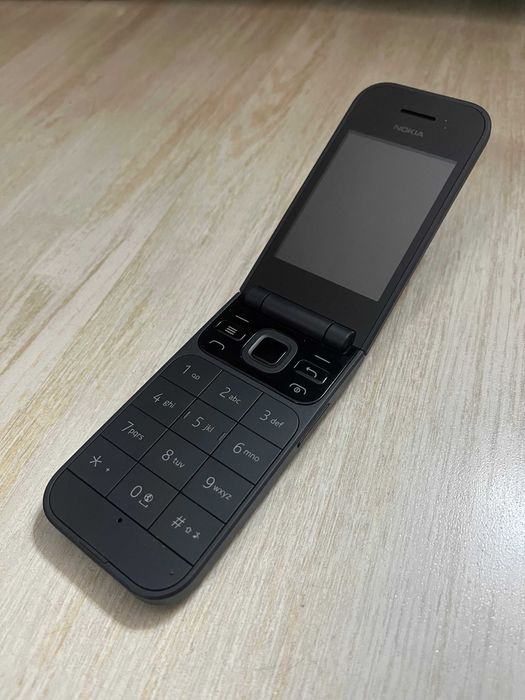 Nokia 2720 Flip + зарядно