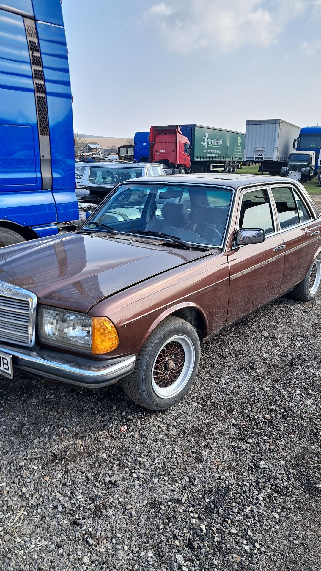 Dezmembrez  ,piese  mercedes w 123  300 d cu cutie automată