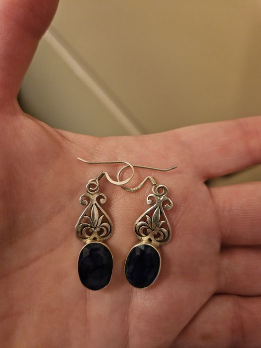 Vând cercei superbi din argint 925 si safire.