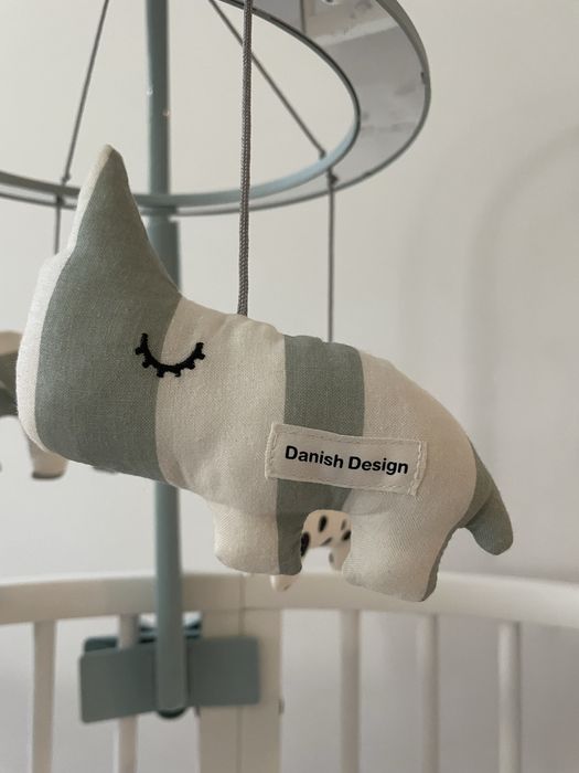 Dinebydeer Музикална икграчка с огледало