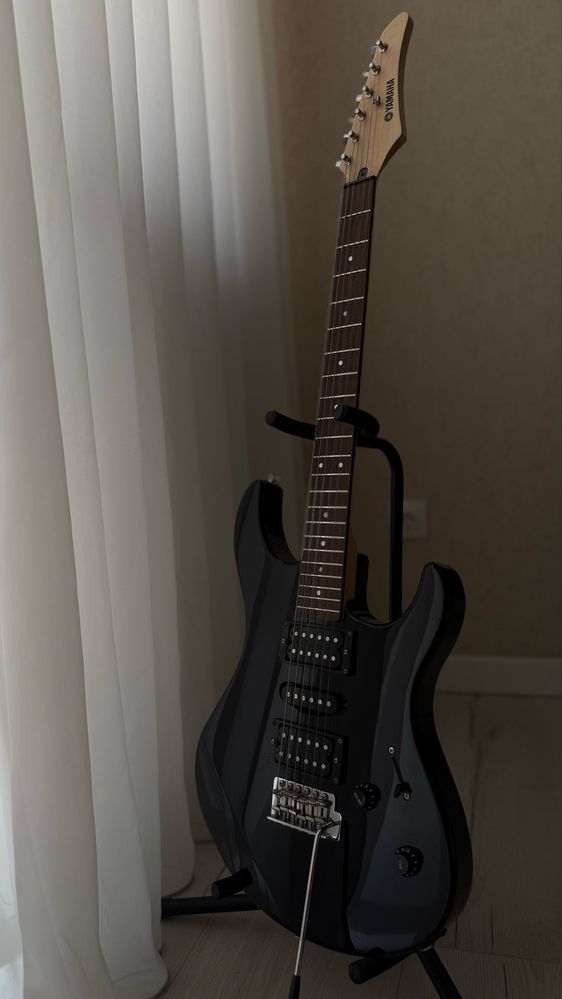 Продаю электрогитару Yamaha ERG-121U