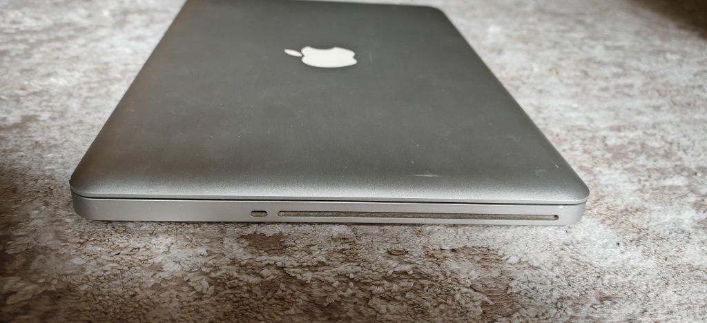 Macbook pro 13"  mid 2010