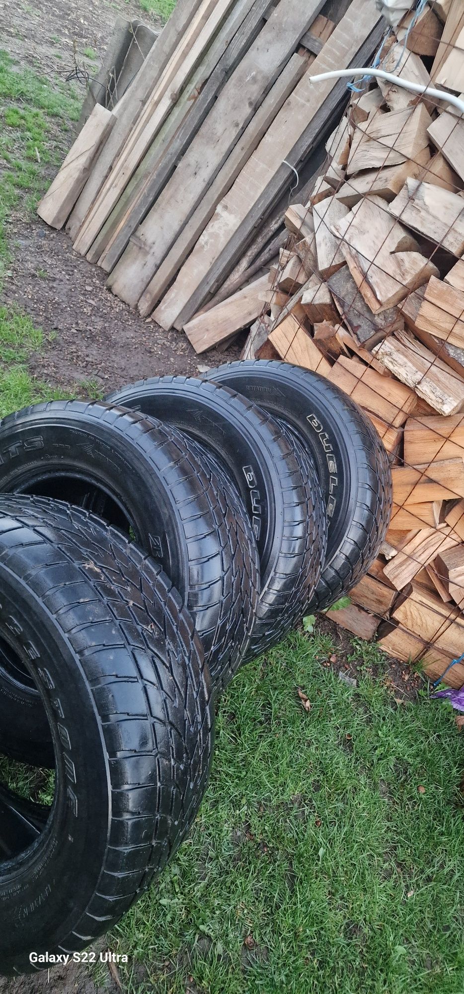 Vând  cauciucuri  Bridgestone  275/60R15
